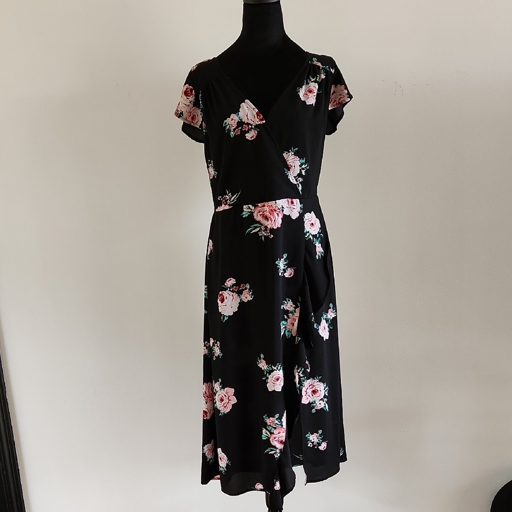 Xhilaration Pink and White Flutter Sleeve Midi Dress